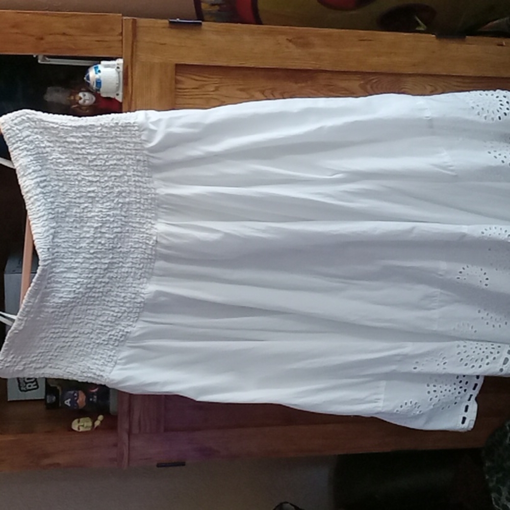 White strapless dress